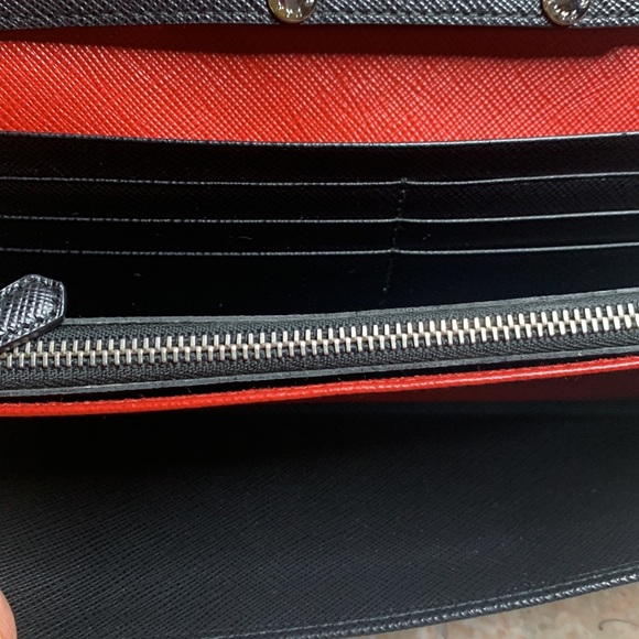 ❤️❤️SOLD❤️❤️PRADA saffiano wallet on chain crossbody/clutch bag - Picture 7 of 13